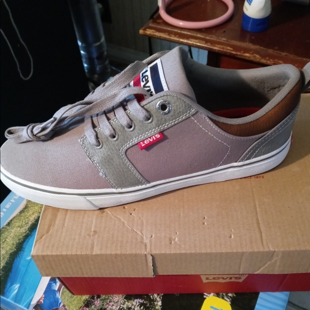 Gray and white Levi tennis shoe.